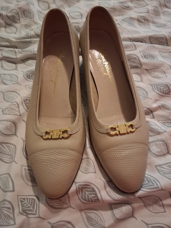 Salvatore Ferragamo Shoes - Salvatore Ferragamo Beige Leather Cap-Toe Ballet Heels